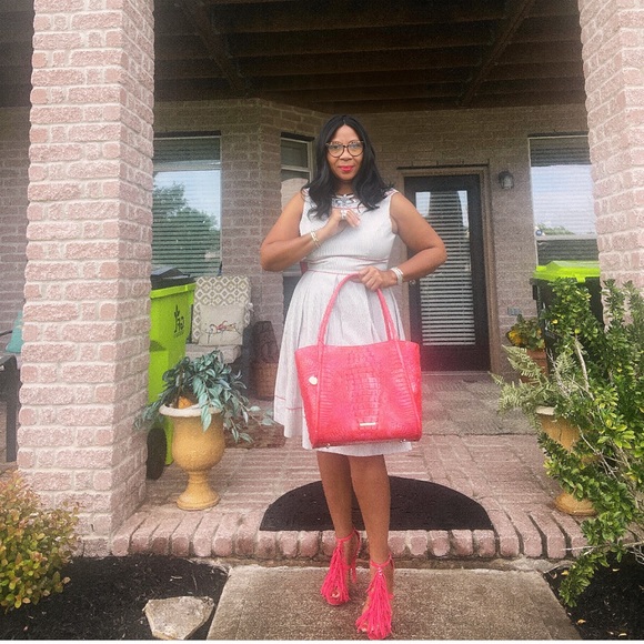 The love of a Bold Brahmin! A gorgeous coral bag, Wow! - Picture 8 of 13